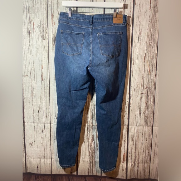 Woman’s Levi’s jeans by Denizen 14 - Picture 3 of 6